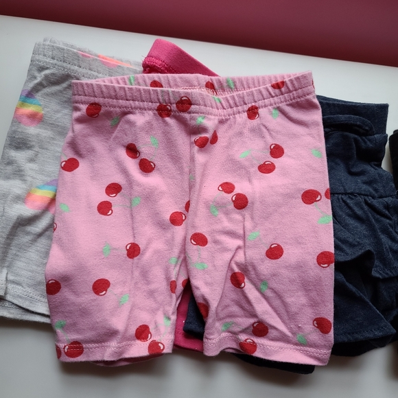 Bundle of 5 shorts 2T - Picture 2 of 7